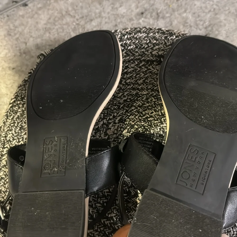 Jones NY leather thong sandals - Picture 5 of 6